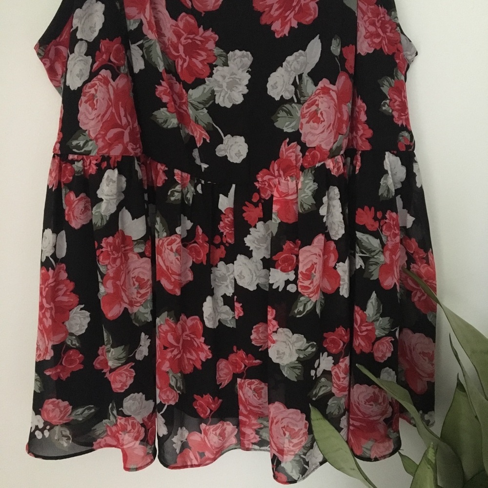 Torrid Floral Peplum Adjustable Straps Top Size 2 - Picture 4 of 7